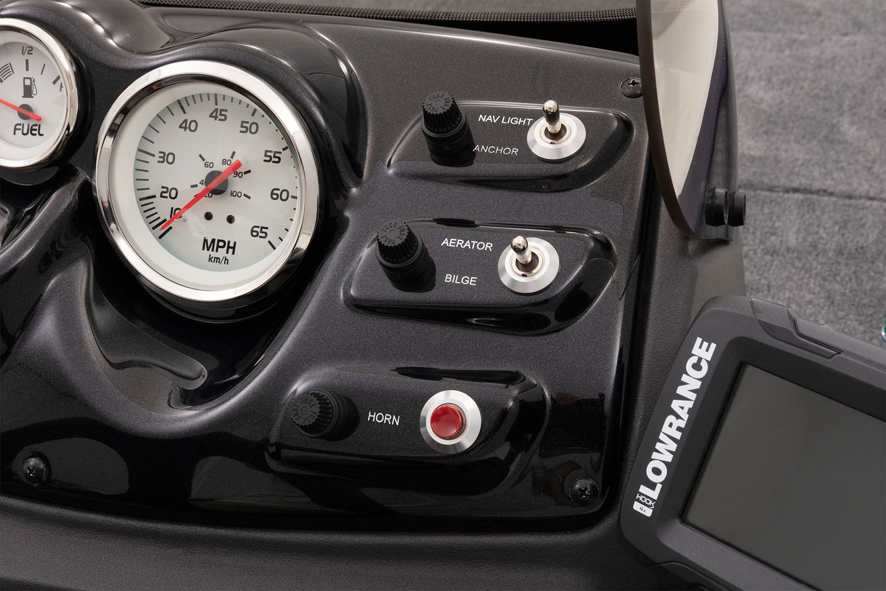PRO 170 - TRACKER Mod V Bass Boat
