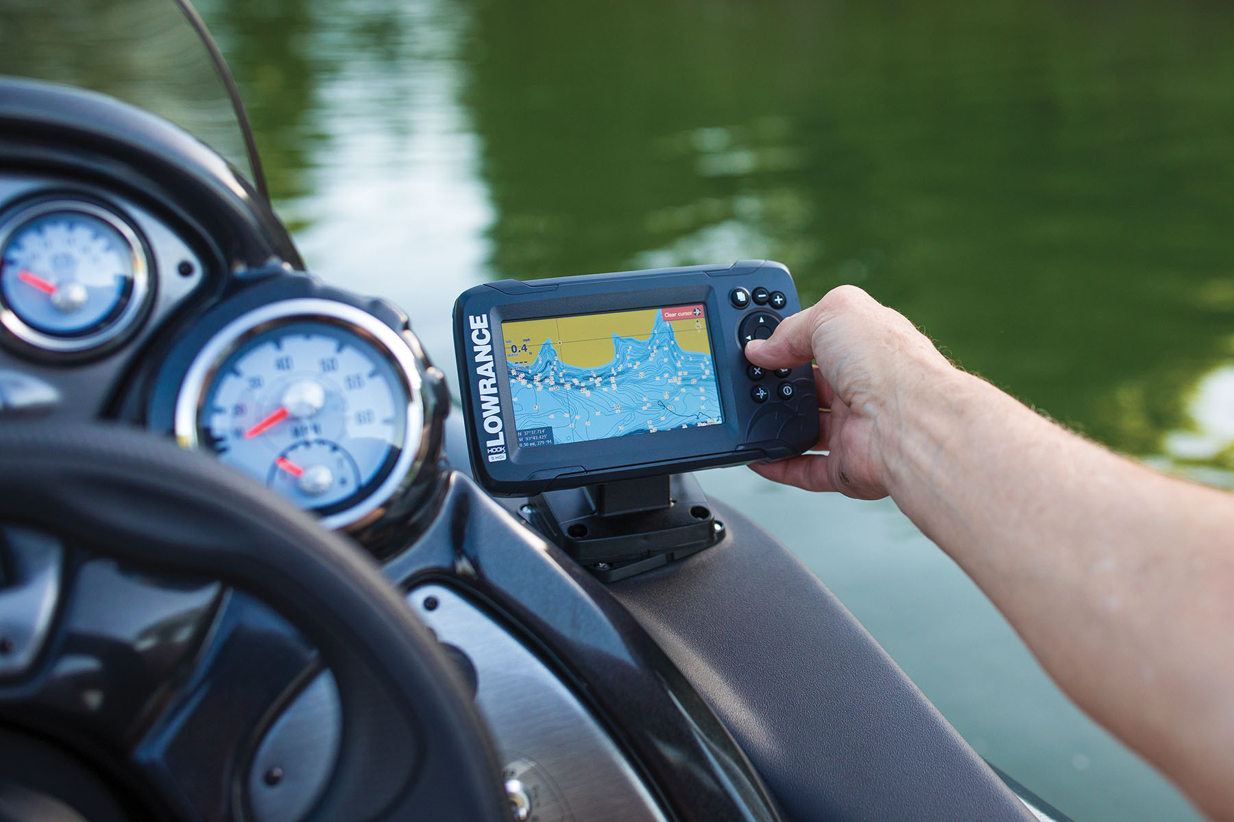 Lowrance Fishfinder on TRACKER Boat