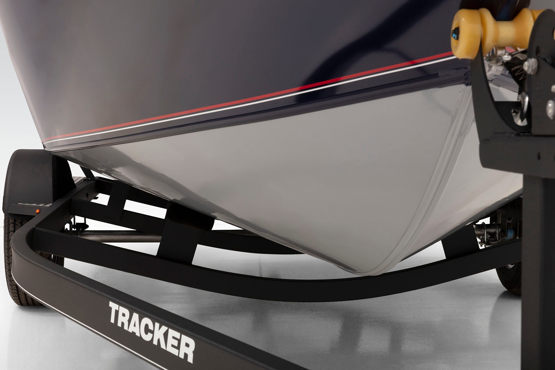 2020 PRO GUIDE V-175 Combo - TRACKER Deep V Multi-Species Boat