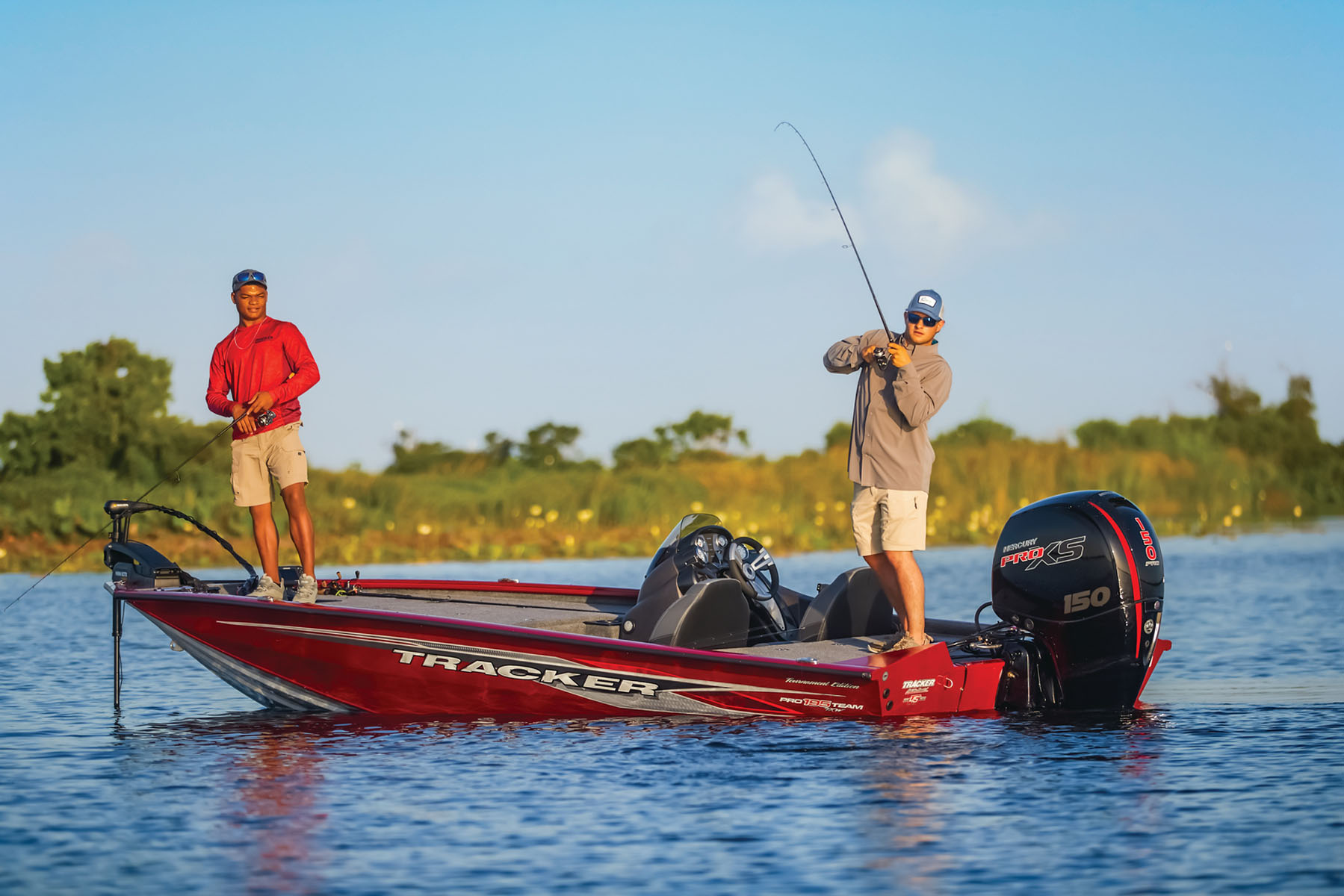 https://www.trackerboats.com/content/dam/wrmg/tracker/2023/bass-panfish-boats/pro-team-195-txw-tournament-ed./lifestyles/23_TR_PT195TXWTE_Louisiana_0586.jpg