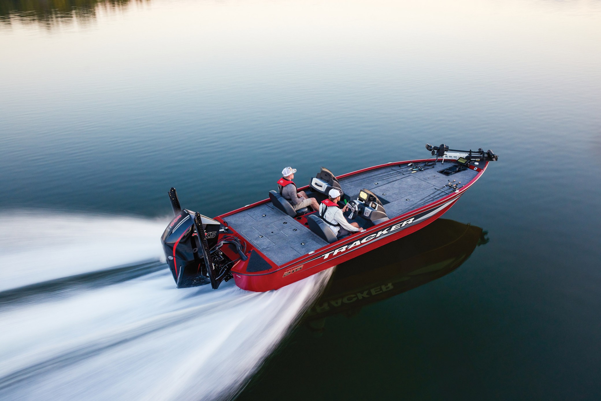 TRACKER Savage 215 21ft. 3in. Mod V Bass Boat